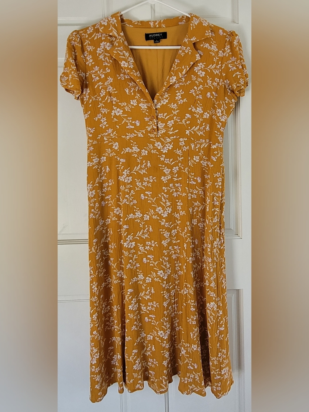 Audrey 3+1 Floral Short Sleeve Midi Dress